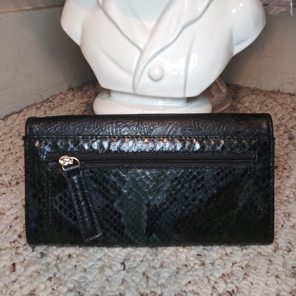 Kenneth Cole Reaction Black Snakeprint Faux Leather Wallet - Picture 7 of 14